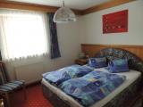 Schlafzimmer_W2_4 (2).JPG
